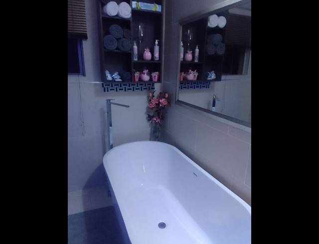 2 BEDROOM APARTMENT FOR SALE IN GROVE END